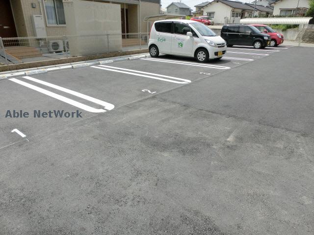 駐車場　駐車場