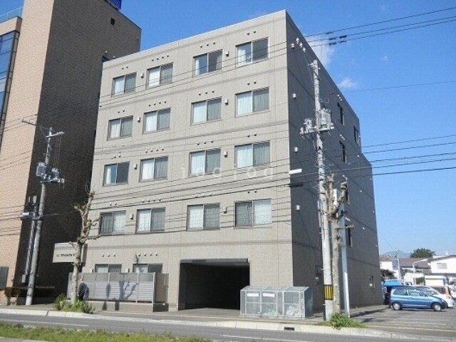 函館市美原のマンションの建物外観