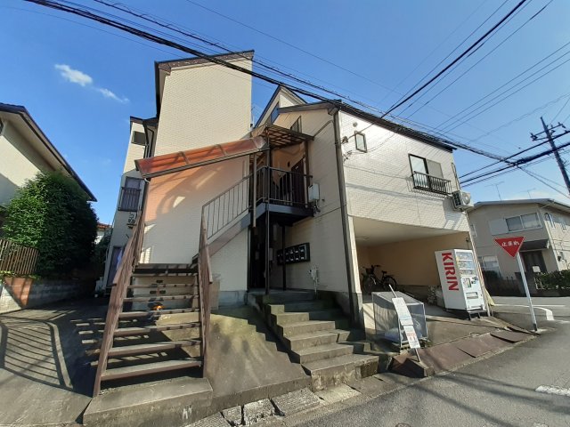 【東松山市山崎町のアパートの建物外観】