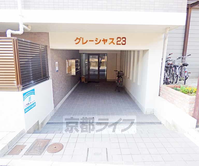 【京都市上京区若宮竪町のマンションのエントランス】