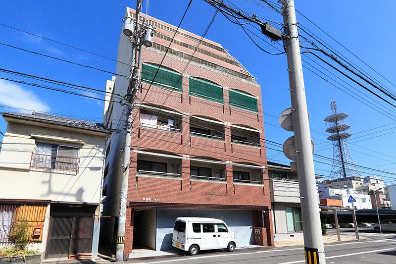 【高松市東田町のマンションの建物外観】