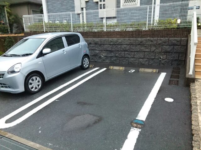 【京田辺市大住平谷のアパートの駐車場】