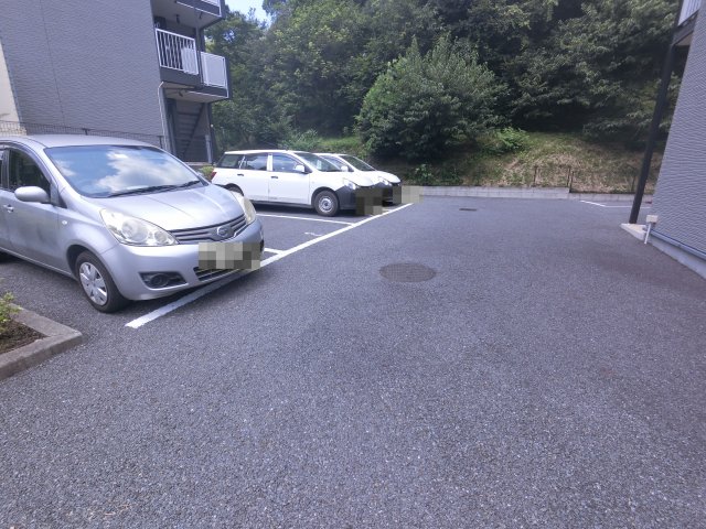 【成田市山口のアパートの駐車場】