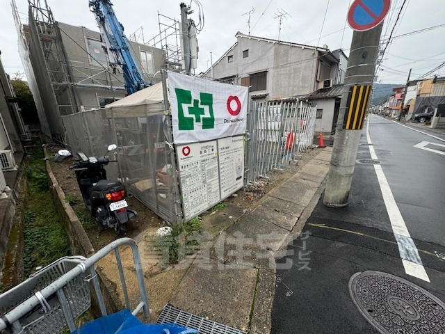 京都市右京区嵯峨折戸町のアパートの建物外観