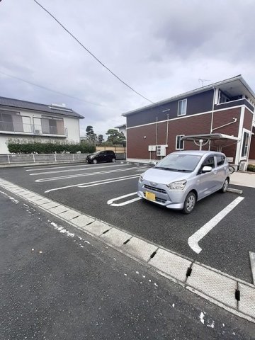 【シルクの駐車場】