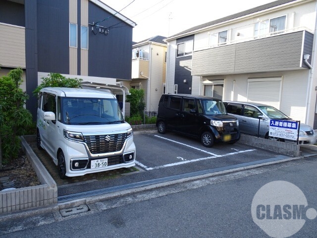 【堺市堺区北清水町のアパートの駐車場】