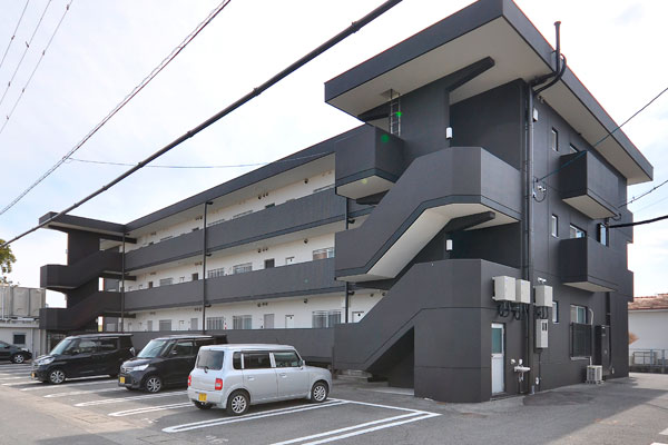 板野郡藍住町徳命のマンションの建物外観