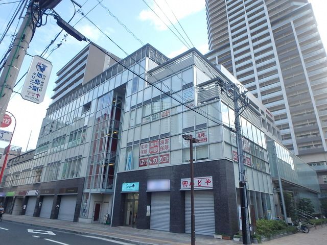 【川崎市中原区今井上町のマンションのショッピングセンター】