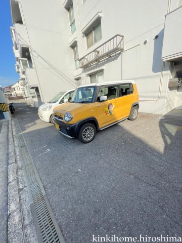 【広島市佐伯区坪井のマンションの駐車場】