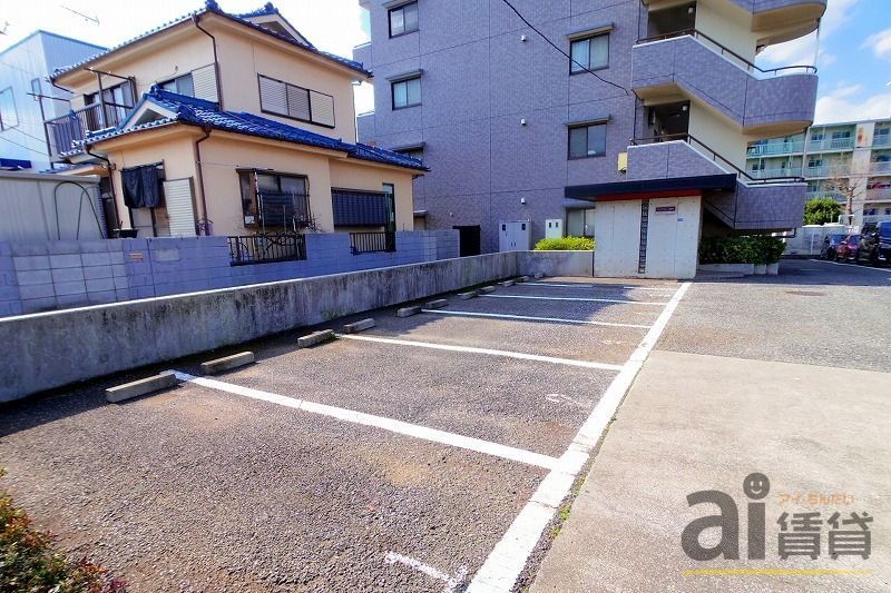 【東久留米市八幡町のマンションの駐車場】