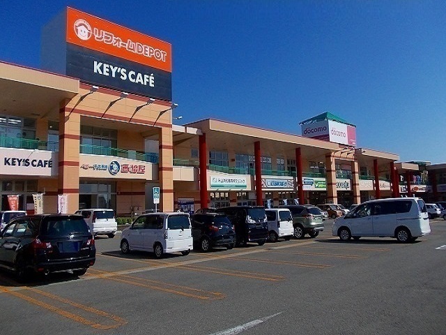 ショッピングセンター　フレスポ　御所野（ショッピングセンター）まで500m