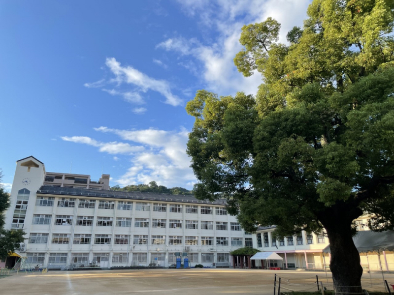 小学校　こうべ小学校（小学校）まで675m
