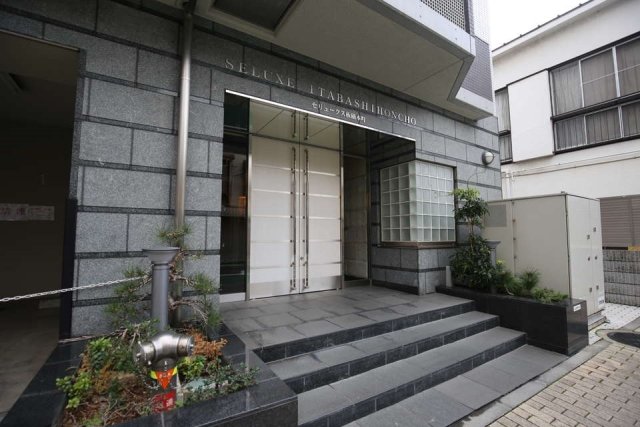 エントランス　清潔なエントランスです