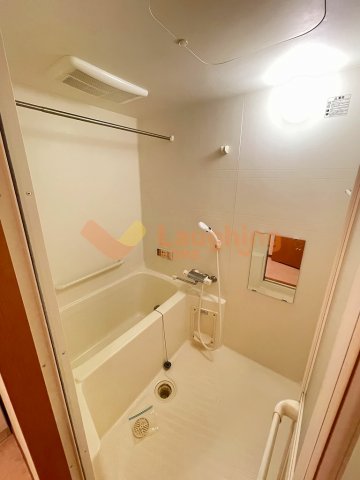 バス・シャワールーム　ゆったり過ごせるお風呂です