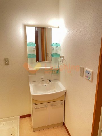 洗面設備　使いやすい洗面所です