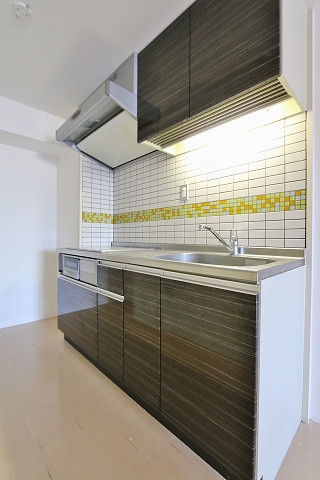 キッチン　IHコンロ、調理スペースも充分