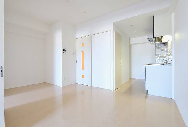 居室・リビング　白基調のオシャレなリビングです