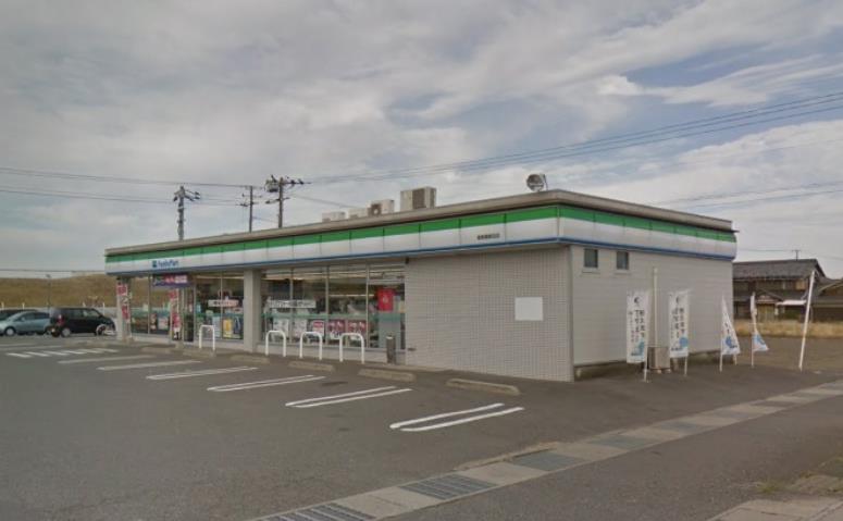 コンビニ　ファミリーマート（コンビニ）まで210m