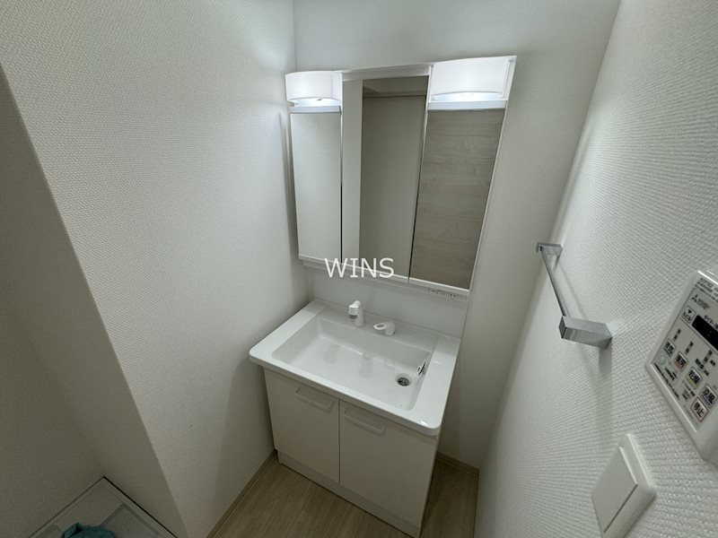 洗面設備　※同タイプの別部屋参考写真です。