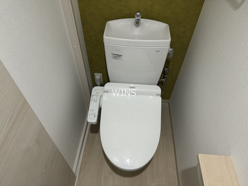トイレ　※同タイプの別部屋参考写真です。
