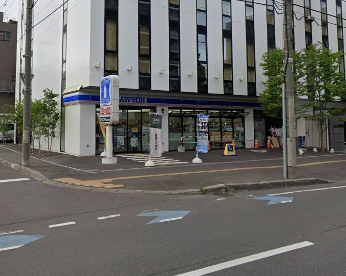 コンビニ　ローソン札幌南1東三丁目店（コンビニ）まで86m