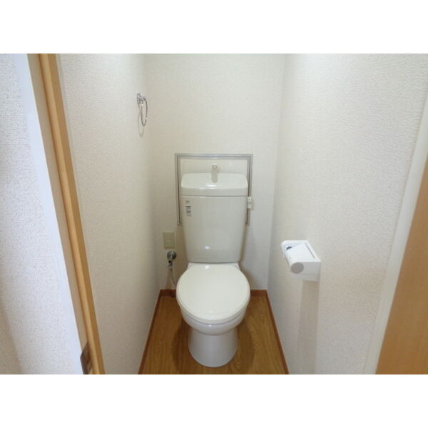 トイレ　※別室の参考写真の為、現況優先です。