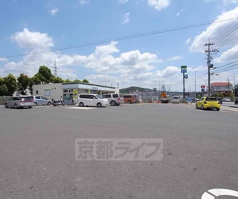 【宇治市五ケ庄のアパートのコンビニ】