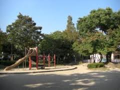 【築山コーポの公園】