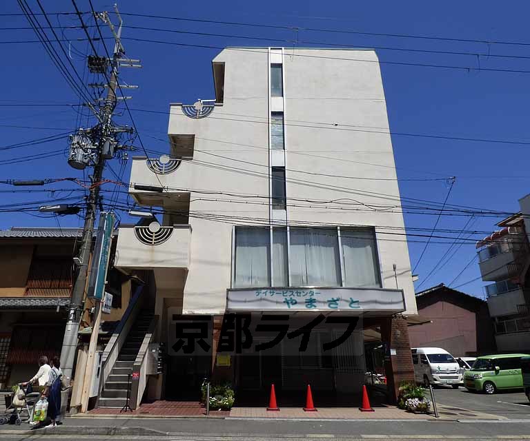 京都市上京区山里町のマンションの建物外観