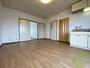 居室・リビング　広くてキレイなお部屋が広がっていて、充実した生活が送れそう。