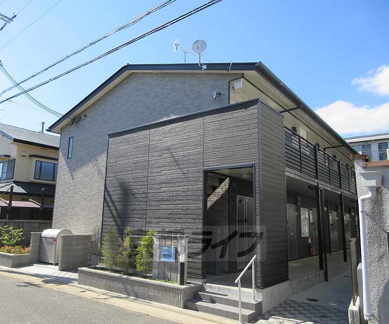京都市山科区勧修寺縄手町のアパートの建物外観