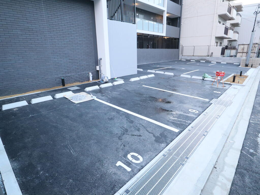 【京都市伏見区深草西浦町４丁目のマンションの駐車場】