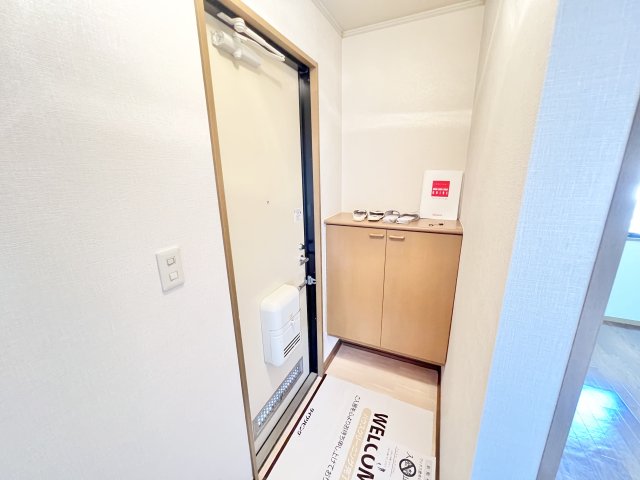 玄関　※別部屋参考写真