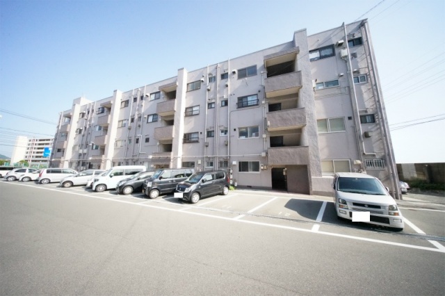 下関市安岡駅前のマンションの建物外観