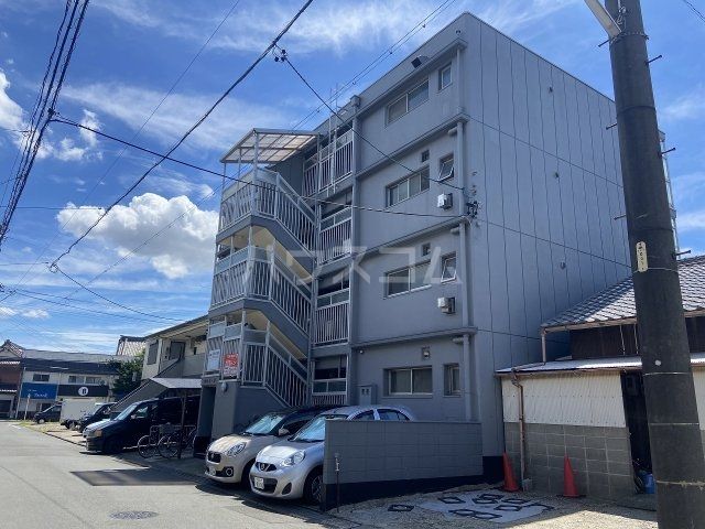 名古屋市中川区応仁町のマンションの建物外観