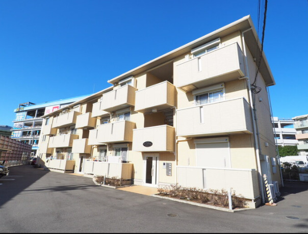 町田市鶴間のアパートの建物外観