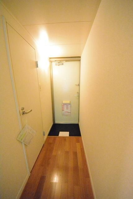 【羽村市神明台のアパートの玄関】