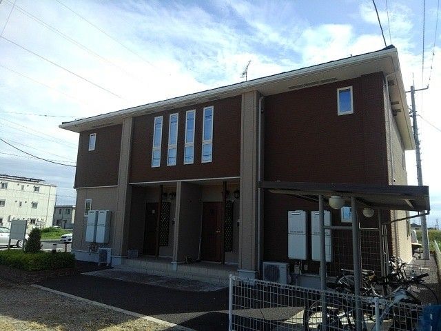 【前橋市元総社町のアパートの建物外観】