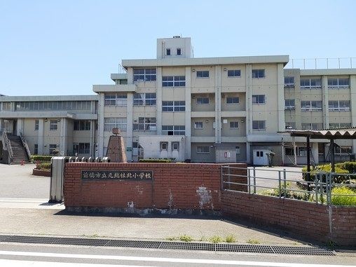 【前橋市元総社町のアパートの小学校】