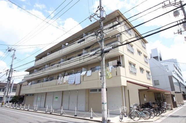 【広島市南区西旭町のマンションの建物外観】