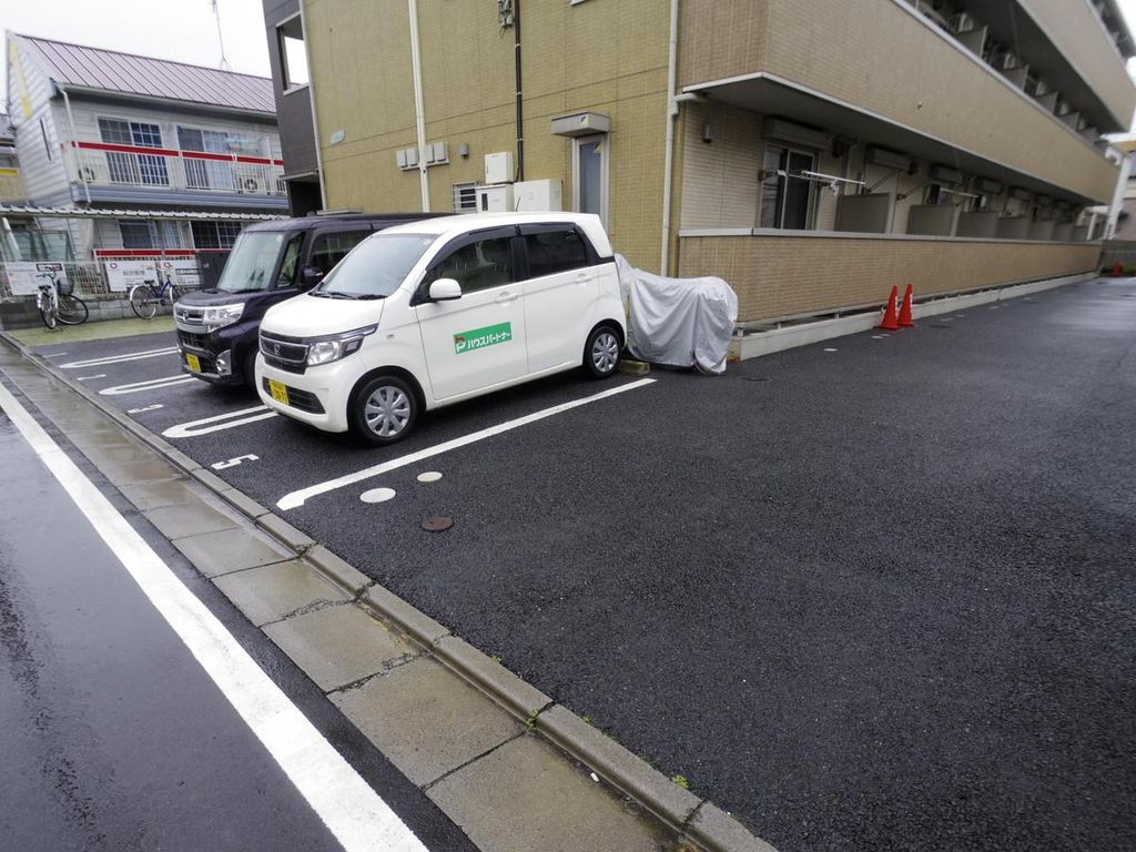 【メルヴェーユの駐車場】