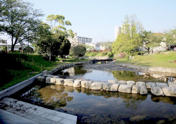 【北九州市八幡西区則松のアパートの公園】