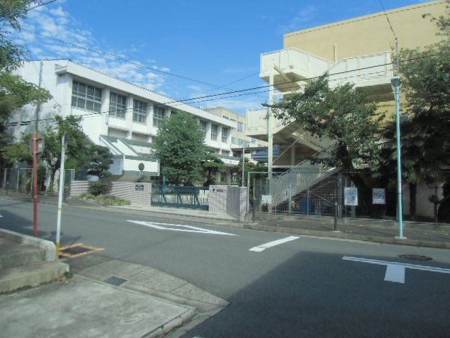 名古屋市南区汐田町のマンションの小学校