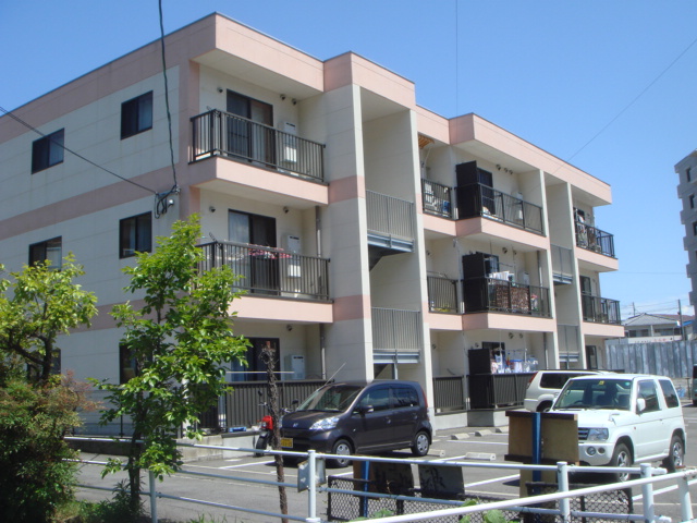 ファミール白鳥（白鳥町）の建物外観