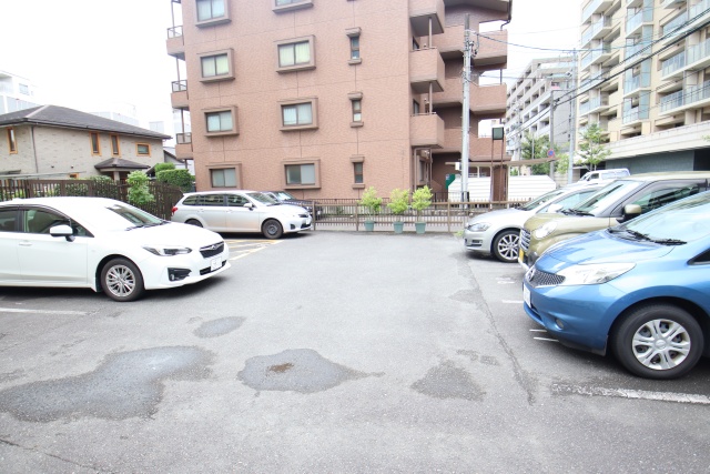 【東山ビレッジの駐車場】