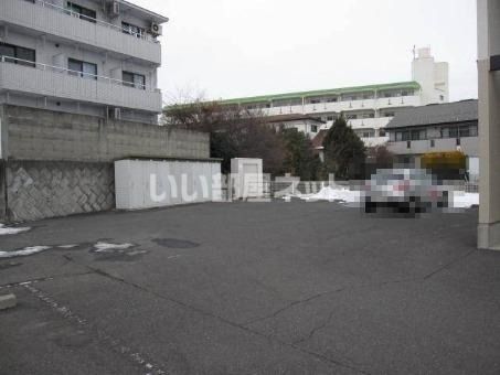 【メゾン・ド・前田の駐車場】