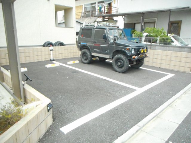 【東松山市松葉町のアパートの駐車場】