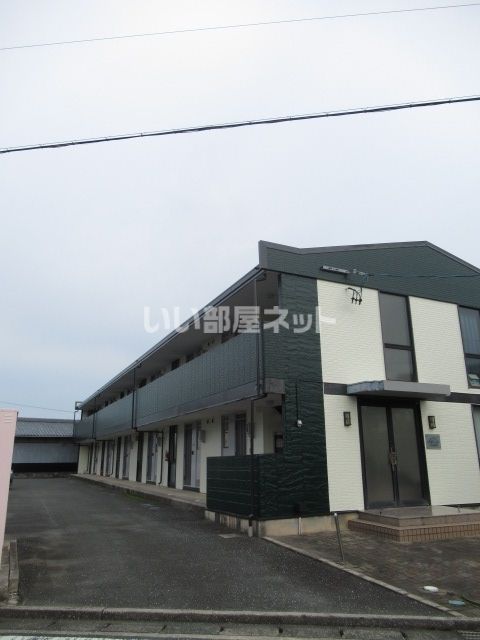 【田原市田原町のアパートの建物外観】