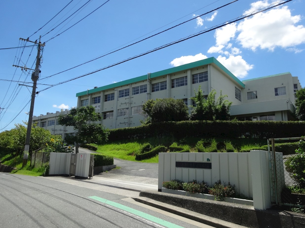 【大野城市畑ケ坂のマンションの小学校】