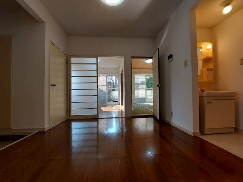 居室・リビング　リビングから洋室、和室どちらもいけます。